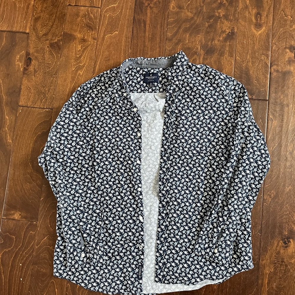 American Eagle Outfitters Black and White Casual Button Down Shirt
